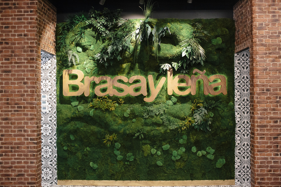 Decoración jardines verticales restyling Brasa y Leña