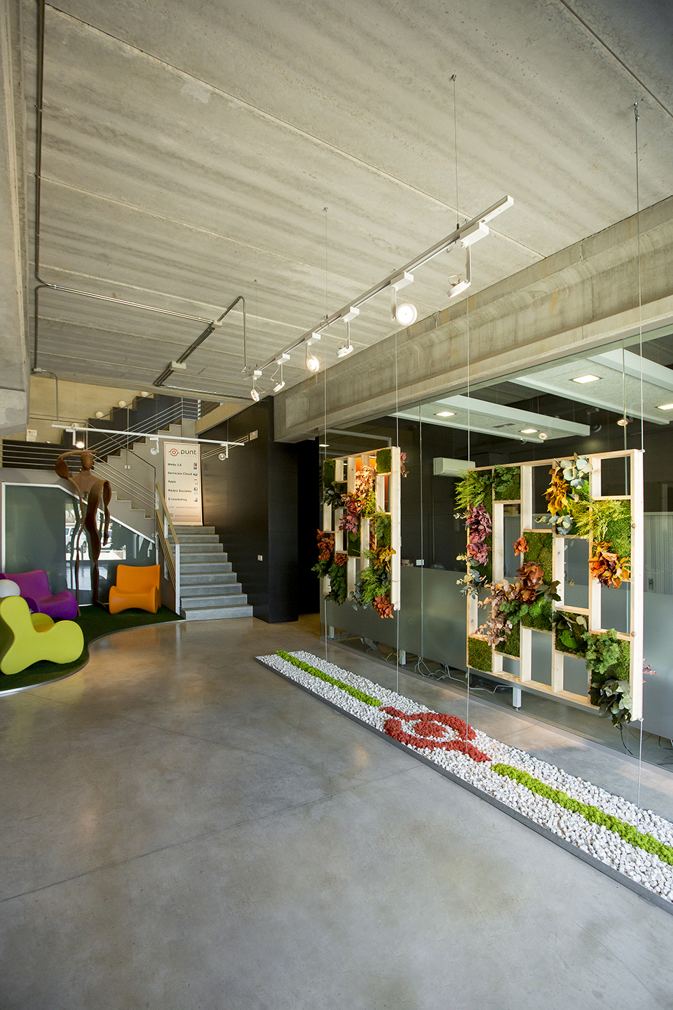 decoración vegetal oficina separador ambientes