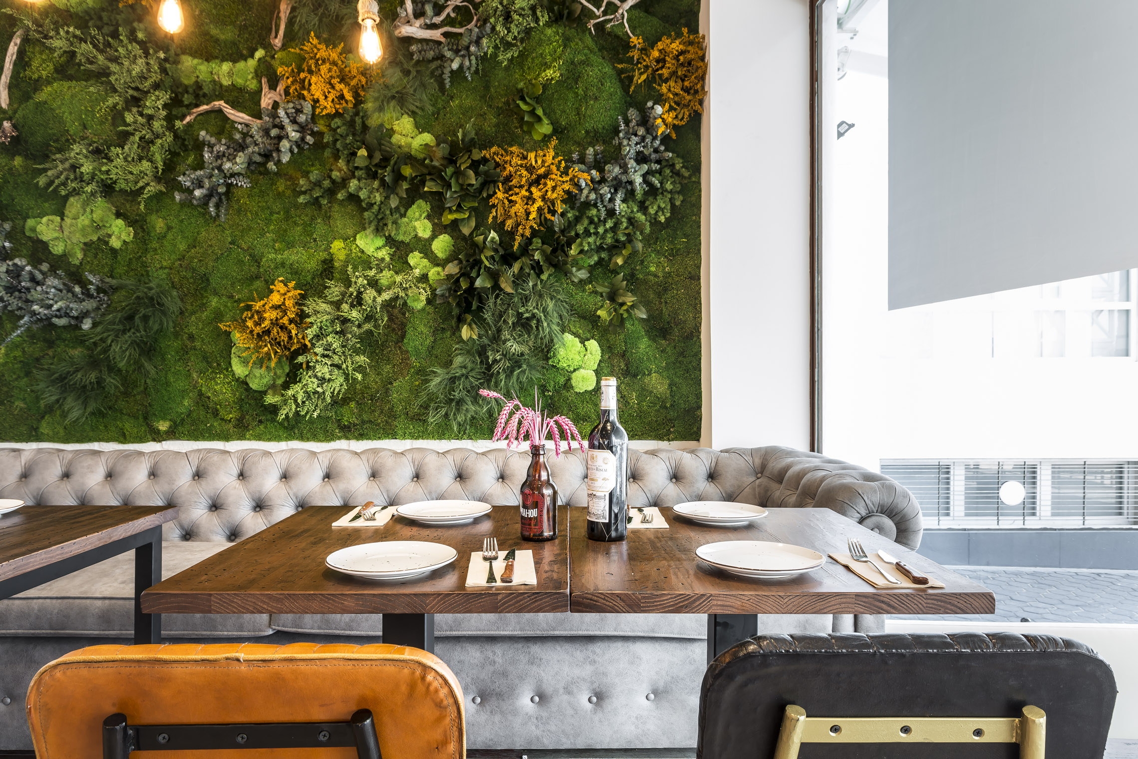 Decoración vegetal pared diseño restaurante plantas estabilizadas
