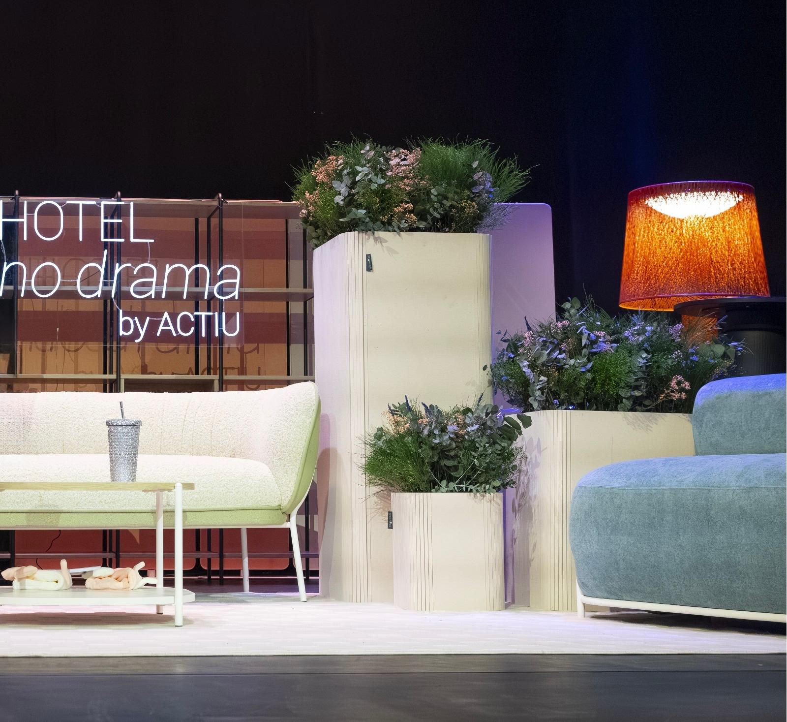 Maceteros acústicos con plantas preservadas escenografía WELL