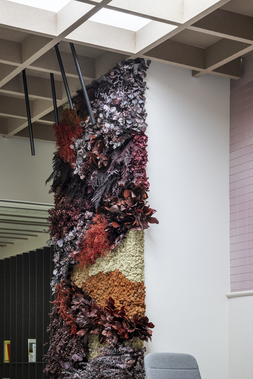 Jardín preservado tonos rojizos otoñal