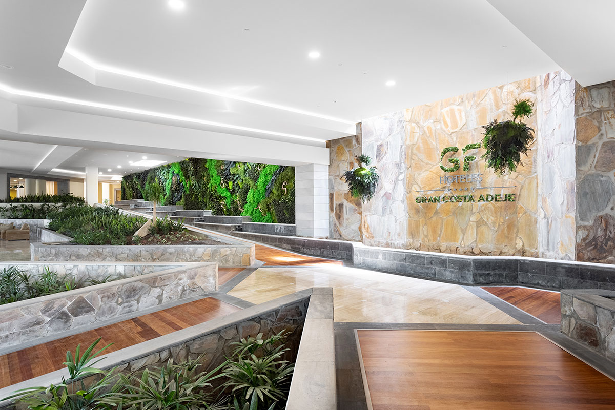 Jardines verticales preservados en hotel Costa Adeje
