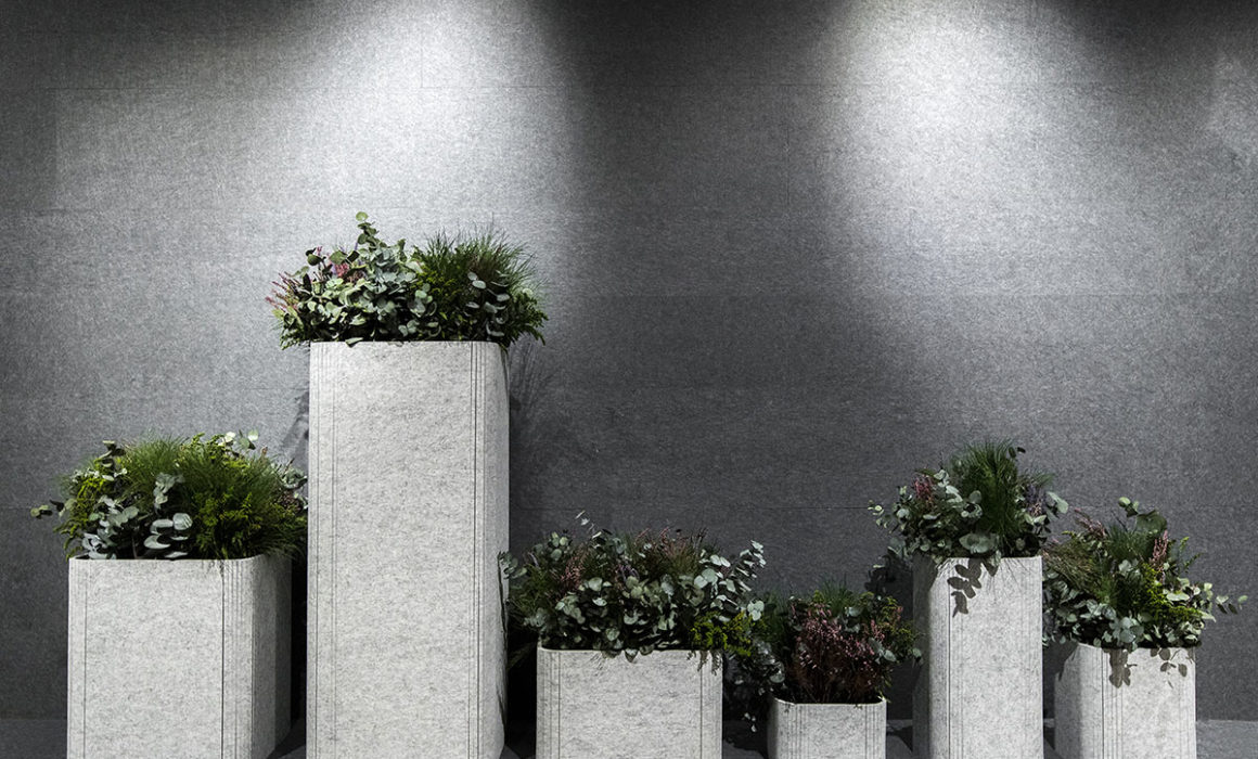 Acoustic planters with preserved natural plants